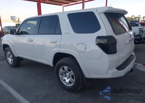 2015 Toyota 4Runner Sr5 z USA, uszkodzony, nr VIN JTEZU5JR8F5107388